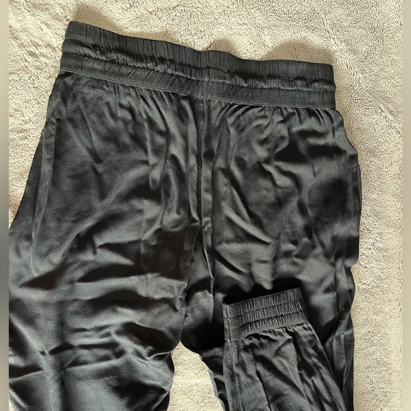 Aritzia (TNA) Fashion Joggers - Picture 3 of 4